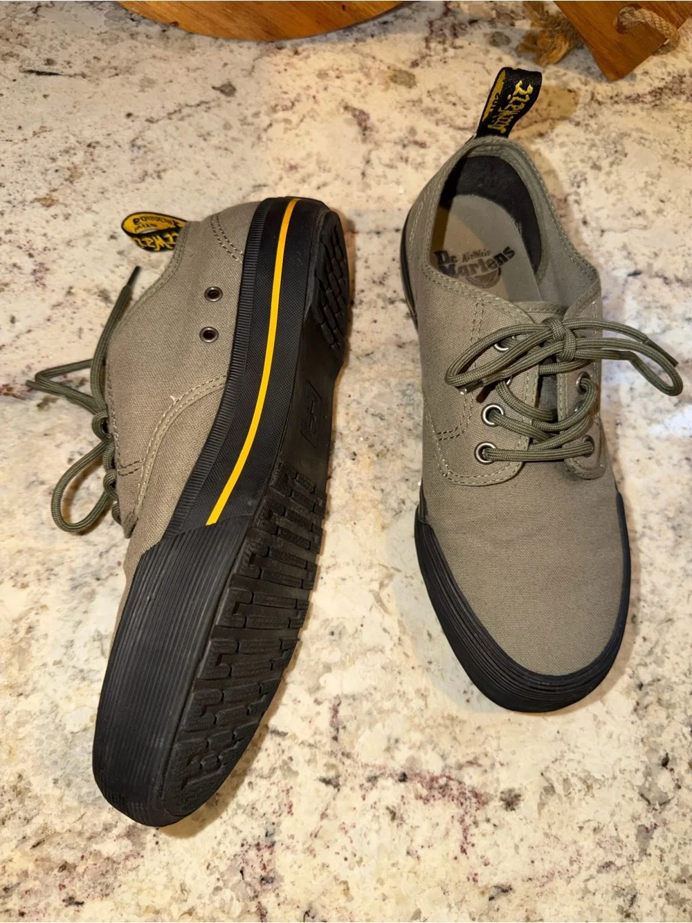 Dr Martens Doc $60 Pressler Olive Canvas Low-Top Unisex Sneaker 7 M 8 L